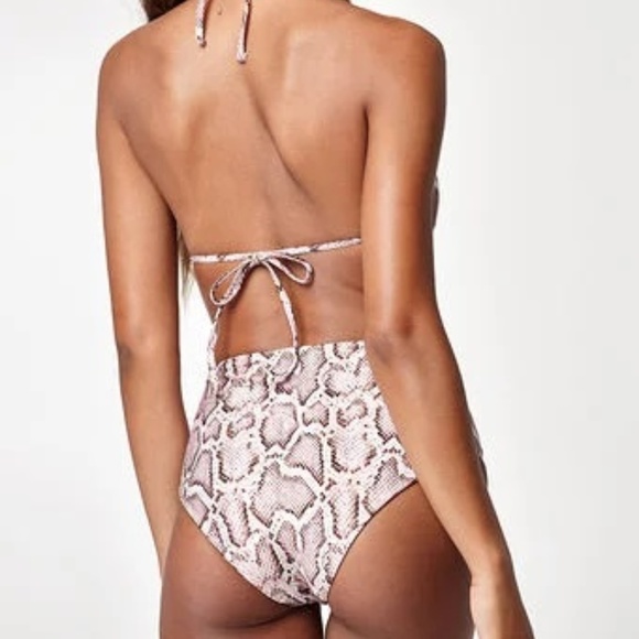 LA Hearts Cross Front One-Piece Swim XL - Picture 2 of 5